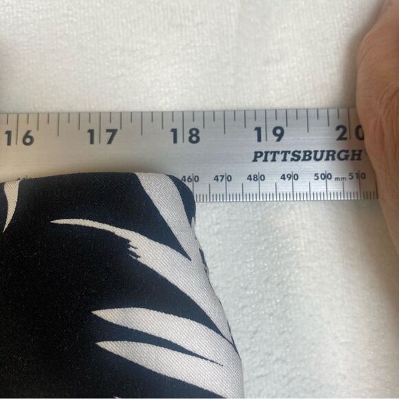 S.C. & Co Black and White Floral Print Skorts Size XXL - Picture 9 of 10